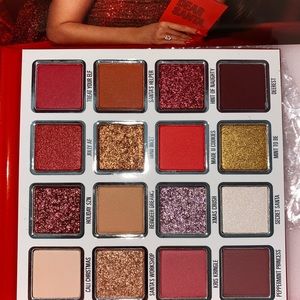 Kylie cosmetics holiday palette